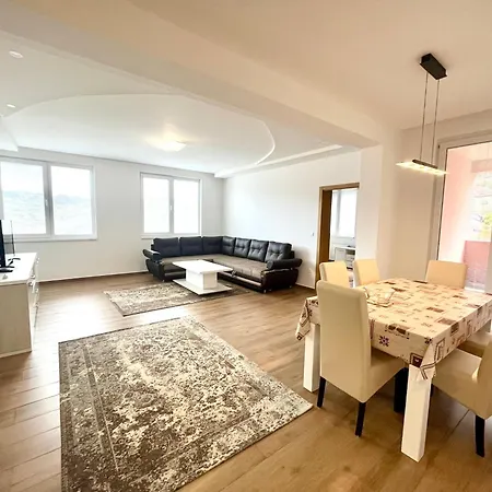 Urban Family Apartment *