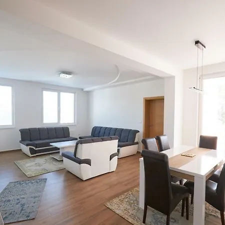 Urban Family Apartment *